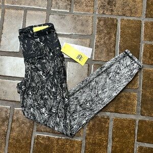 NWT All In Motion Black & White Printed High Rise 7/8 Legging